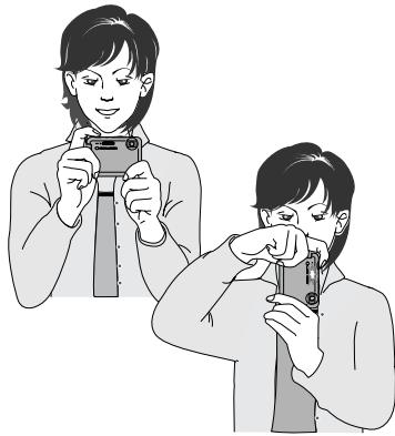 KONICA MINOLTA DIMAGE X1 - HANDLING THE CAMERA - 1