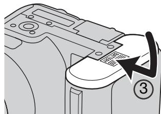 KONICA MINOLTA DIMAGE Z5 - Inserting batteries - 3