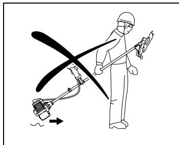 MAKITA BCM3300 - Arranque de la desbrozadora - 9