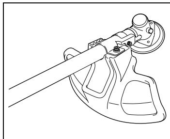 MAKITA BCM3300 - Checking the spark plug - 2