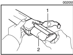 MAKITA DA391D - Installing or removing battery cartridge - 1