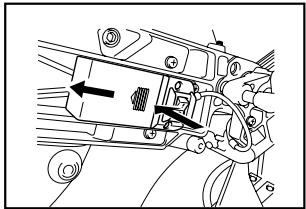 MAKITA LS1017L - Replacing the dry cells for laser unit - 1