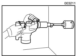 MAKITA HR3851 - When using the center bit - 3