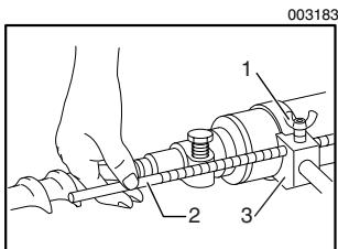 MAKITA HR3851 - Installing or removing the bit - 1