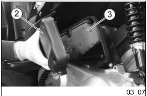 APRILIA SPORTCITY ONE 125 - Demonteren van het luchtfilter (03_06, 03_07) - 1