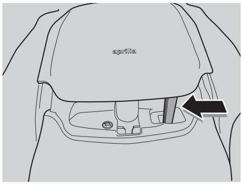 APRILIA PEGASO 650 STRADA-TRAIL - GLOVE COMPARTMENT - 1