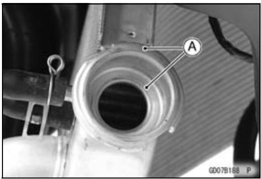 KAWASAKI ZZR 1400 - Radiator Filler Neck Inspection - 3
