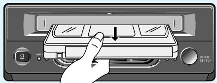 DAEWOO CVP9700 - Inserer/ejecter une cassette - 3