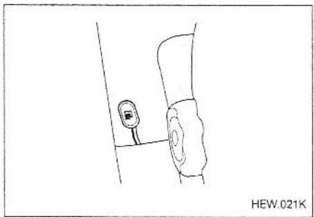 KIA MAGENTIS - FUEL FILLER DOOR REMOTE FUEL FILLER DOOR RELEASE - 1
