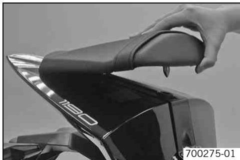 KTM 1190 RC8 - Fitting the passenger seat - 1