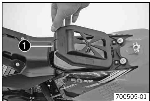KTM 50 SX MINI - Remonter le filtre à air - 1