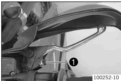 KTM 690 SMC - Adjusting free travel of handbrake lever - 1