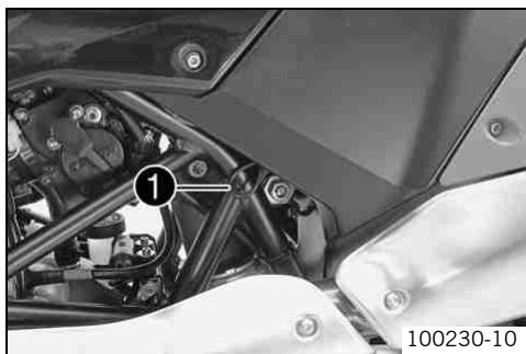 KTM 690 SMC - Removing the seat - 1