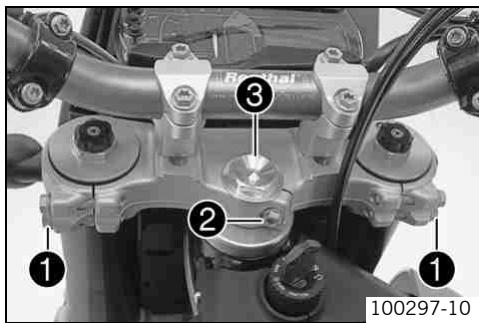 KTM 690 SMC - Adjusting play of steering head bearing - 1