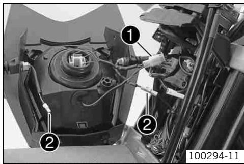 KTM 690 SMC - Refitting the headlight mask with the headlight - 1