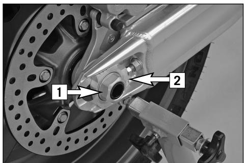 KTM 990 SUPERMOTO - Dépose et pose de la roue arrêté - 1