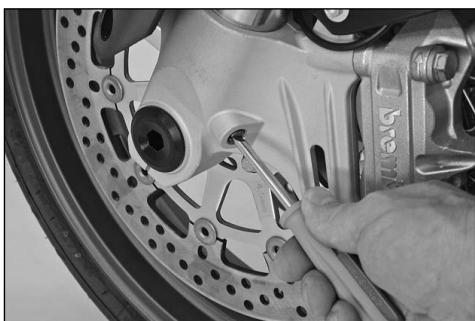 KTM 990 SUPERMOTO R - Adjusting the fork and shock absorber - 1