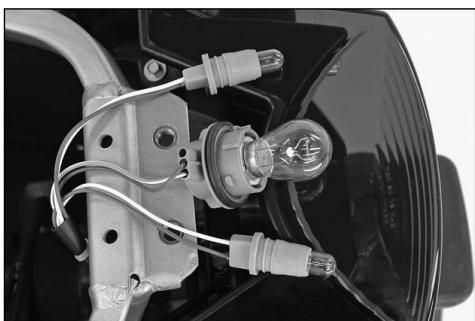 KTM 990 SUPERMOTO R - Replacing the flasher bulbs - 3