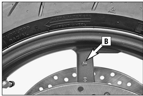 KTM 990 SUPERMOTO R - Dismounting and remounting the front wheel - 5