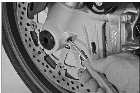 KTM 990 SUPERMOTO T - Adjusting the fork and shock absorber - 1