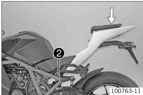 KTM 1190 RC8 R AUS - Setting a higher seat position: - 4