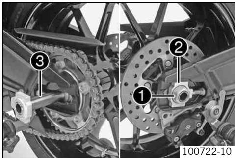 KTM 1190 RC8 R EU - Removing the rear wheel - 1