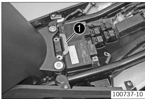 KTM 1190 RC8 R EU - Installing the battery - 1