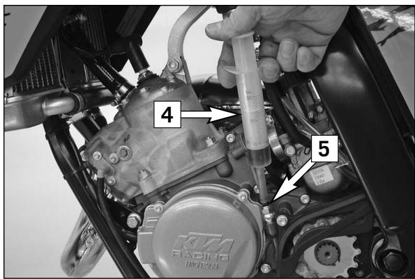 KTM 250 EXC SIX DAYS - Purge de l'embrayage hydraulique* - 1