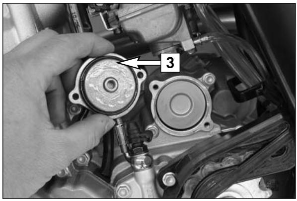 KTM 250 EXC-F SIX DAYS - Changing the oil filters * - 2
