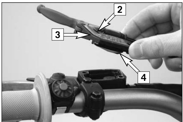 KTM 250 EXC-F SIX DAYS - Adjusting the throttle cables * - 2