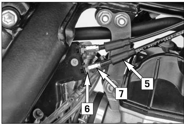 KTM 250 EXC-F SIX DAYS - Cleaning the spark arrester (XC-F/XCF-W USA) * - 5