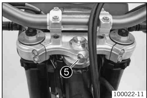 KTM 250 XC-F USA - Installing the lower triple clamp (EXC-F EU, EXC-F AUS, XCF-W ZA) - 3