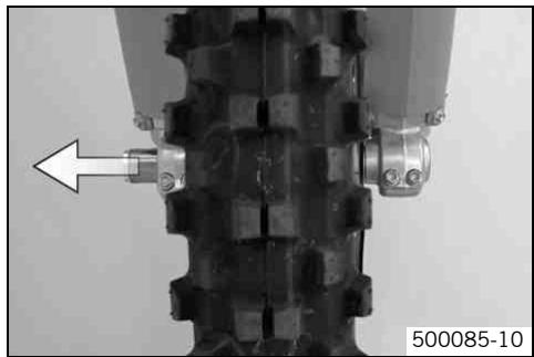 KTM 250 XC-F USA - Removing the front wheel - 3