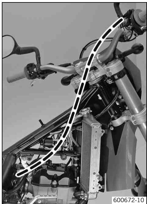 KTM 250 XC-F USA - Checking gas Bowden cable route - 1