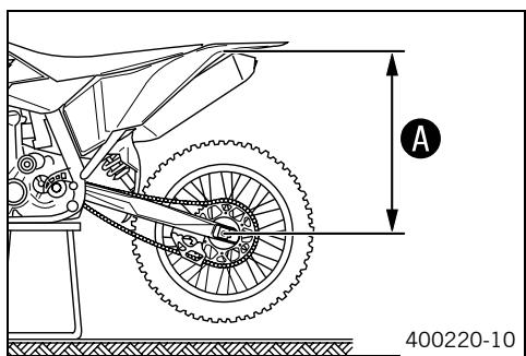 KTM 250 XC-F USA - Measuring rear wheel sag unloaded - 1