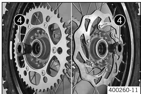 KTM 250 XC-F USA - Removing rear wheel - 2