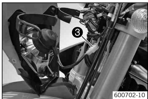 KTM 250 XC-F USA - Removing headlight mask with headlight (EXC-F, EXC-F SIX DAYS, XCF-W ZA) - 2