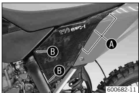 KTM 250 XC-F USA - Installing the air filter box lid - 1