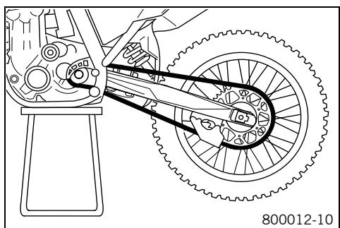 KTM 250 XC-F USA - Checking for chain dirt accumulation - 1