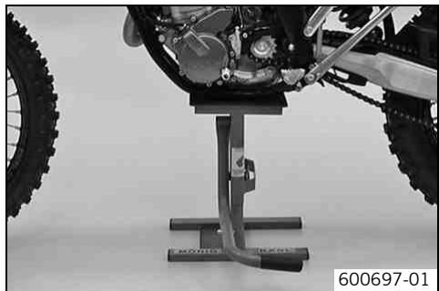 KTM 250 XC-F USA - Jacking up the motorcycle - 1
