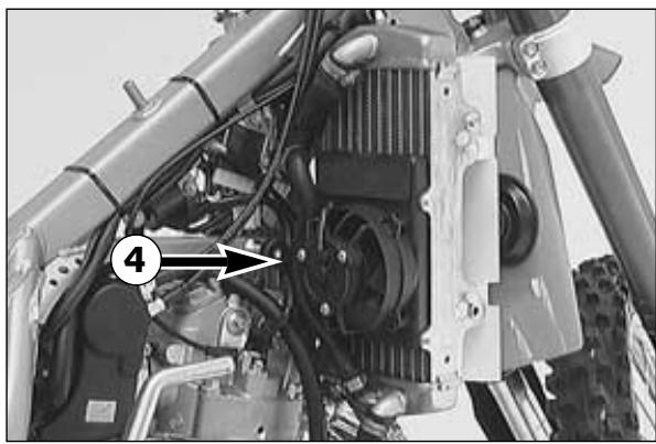 KTM 400 MXC - Replacing headlight lamp/parking light lamp - 3