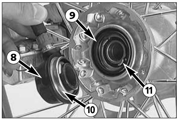 KTM 400 MXC - Replacing the rear brake pads * - 5