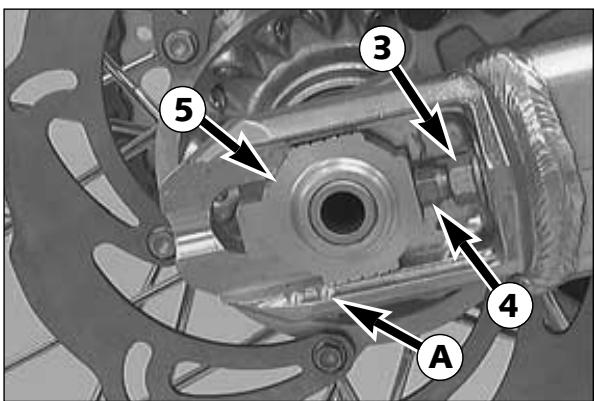 KTM 400 MXC - Check chain tension - 2