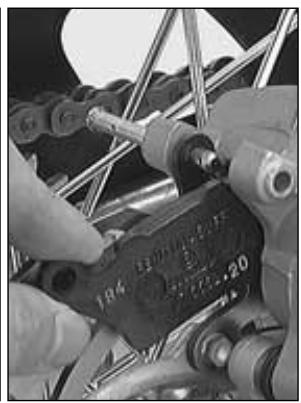 KTM 400 MXC - Replacing the rear brake pads * - 2
