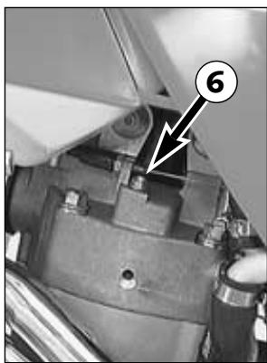 KTM 400 MXC - Replacing headlight lamp/parking light lamp - 6