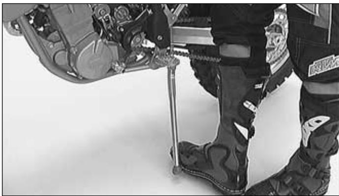 KTM 400 MXC - Stopping and parking - 1