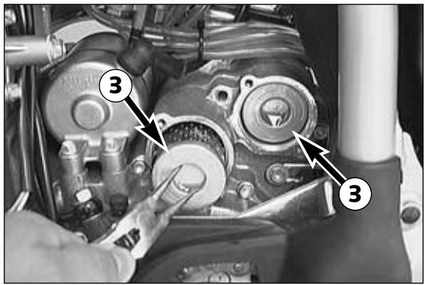 KTM 400 MXC - CHANGING THE OIL FILTERS - 1