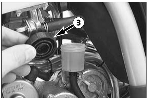 KTM 400 MXC - Replacing front brake pads * - 4