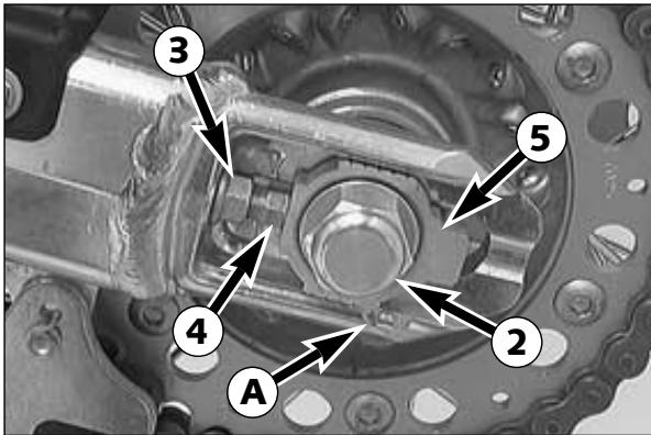 KTM 400 MXC - Check chain tension - 1