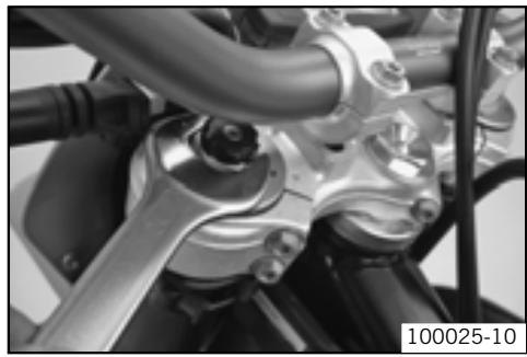 KTM 450 EXC-R UK - Adjusting spring preload of the fork - 1